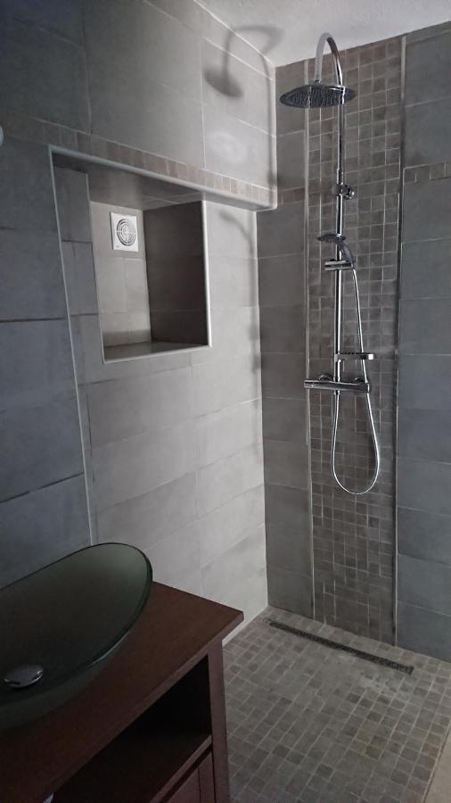 Gîte en Cévennes du sud, bergerie restaurée, 2 à 4 personnes, piscine, vue exceptionnelle, authenticité et confort Saint-Laurent-le-Minier Esterno foto